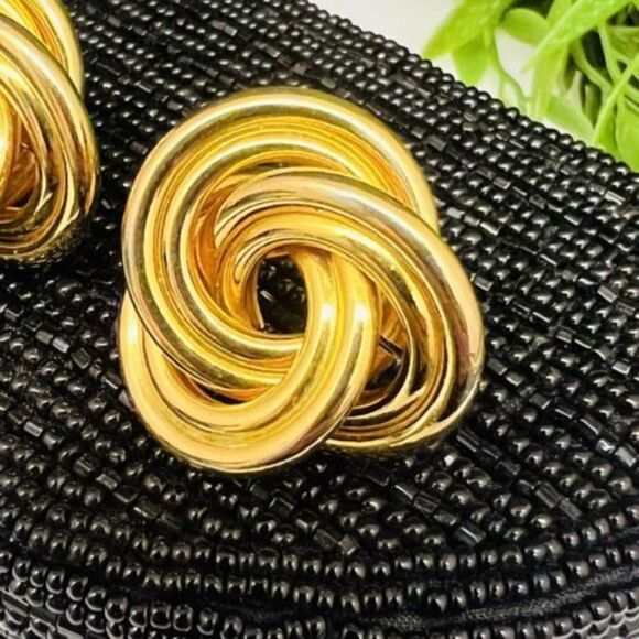 Vintage Celtic Intertwined Ring Circle Clip on Gold Tone Shiny Earrings 4336 - Picture 2 of 5